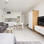 アパート Pearl Exclusive By Renters ロゴボ