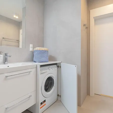 Pearl Exclusive By Renters