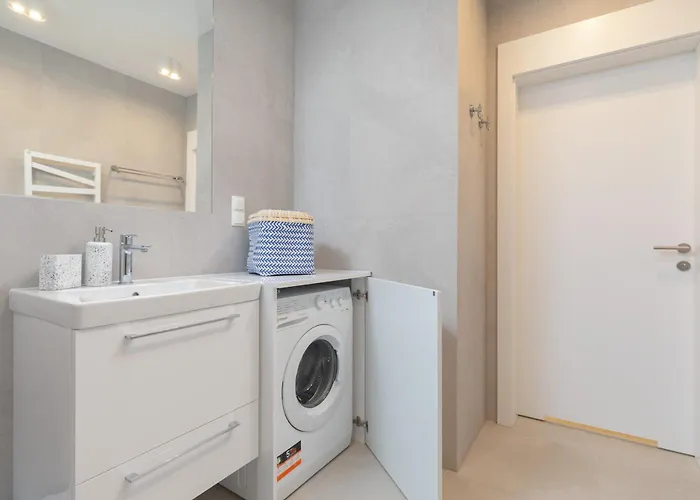 Pearl Exclusive By Renters